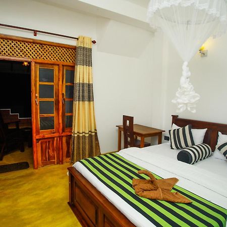 Dinaro Guest Hotel เอลลา ภายนอก รูปภาพ