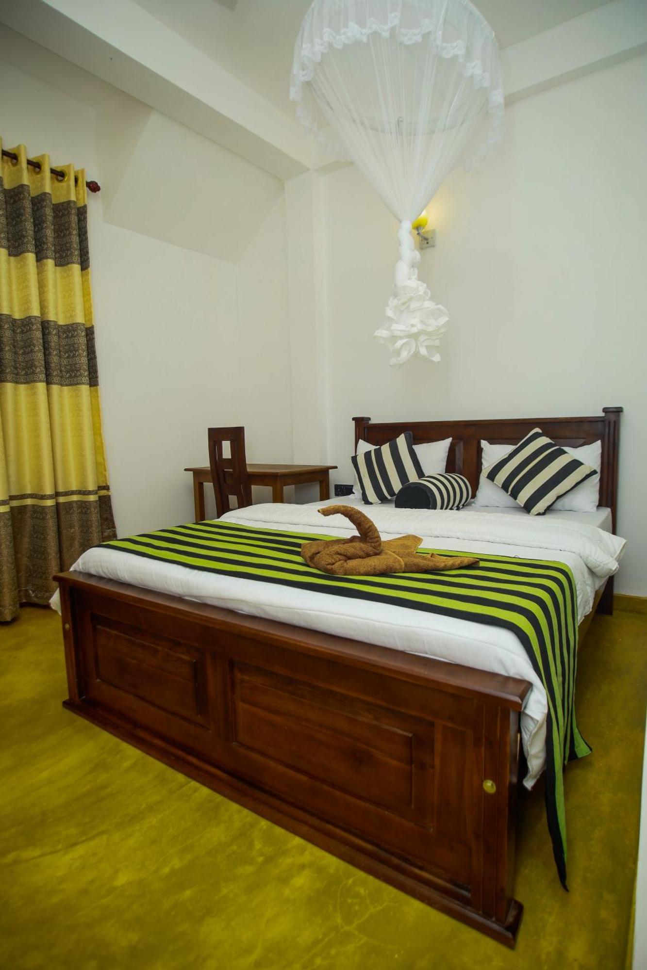Dinaro Guest Hotel เอลลา ภายนอก รูปภาพ