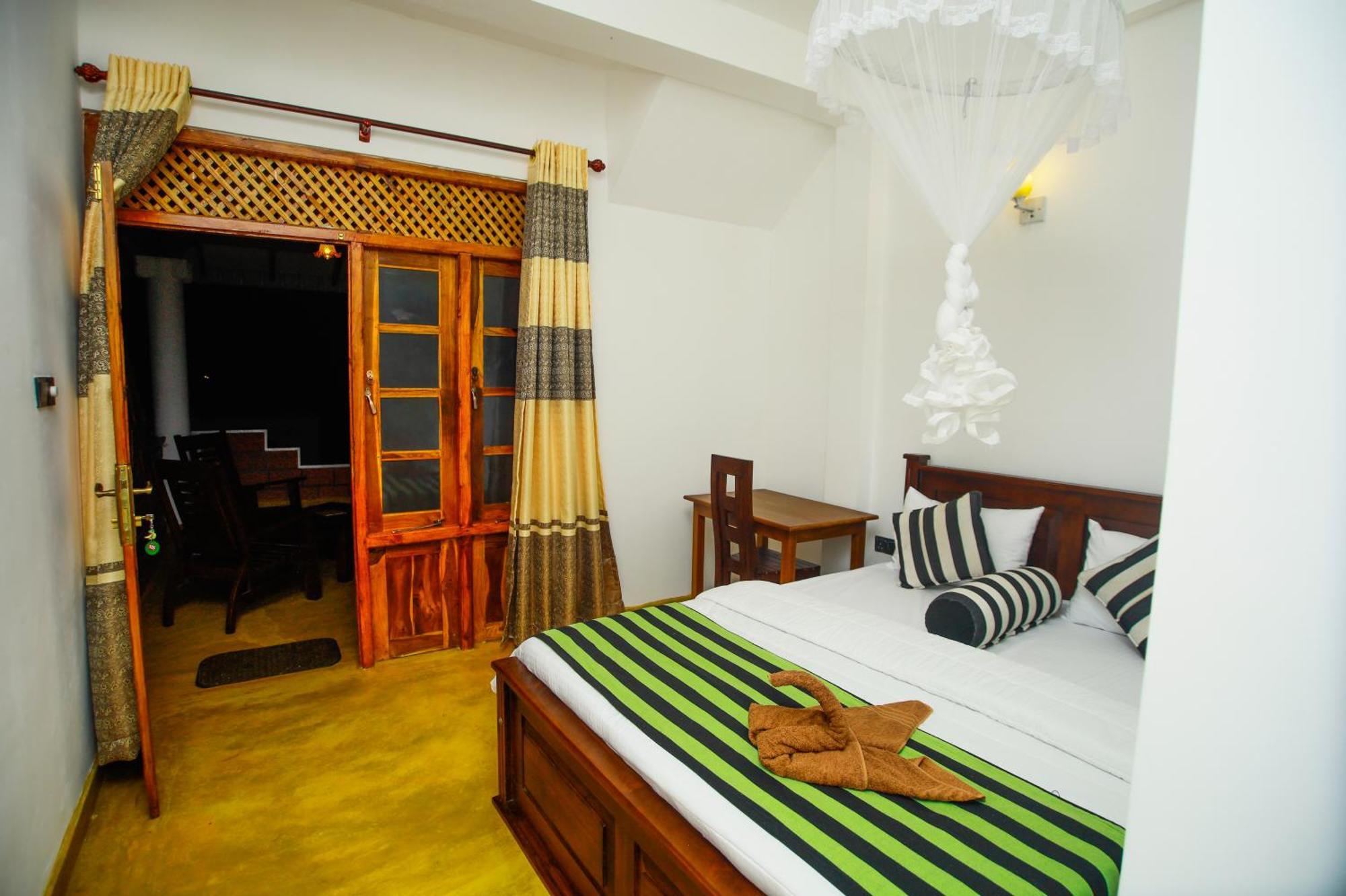 Dinaro Guest Hotel เอลลา ภายนอก รูปภาพ
