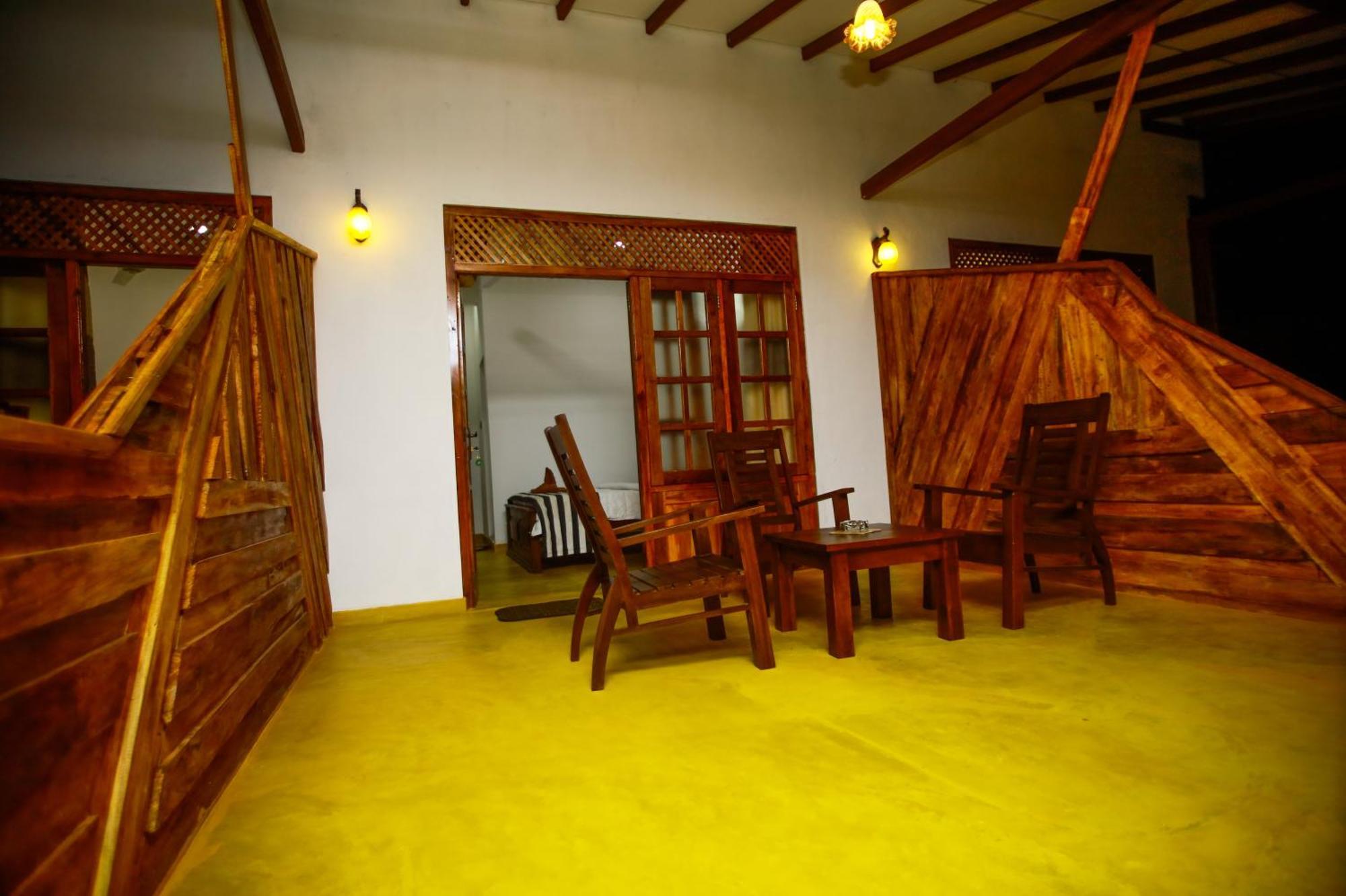 Dinaro Guest Hotel เอลลา ภายนอก รูปภาพ