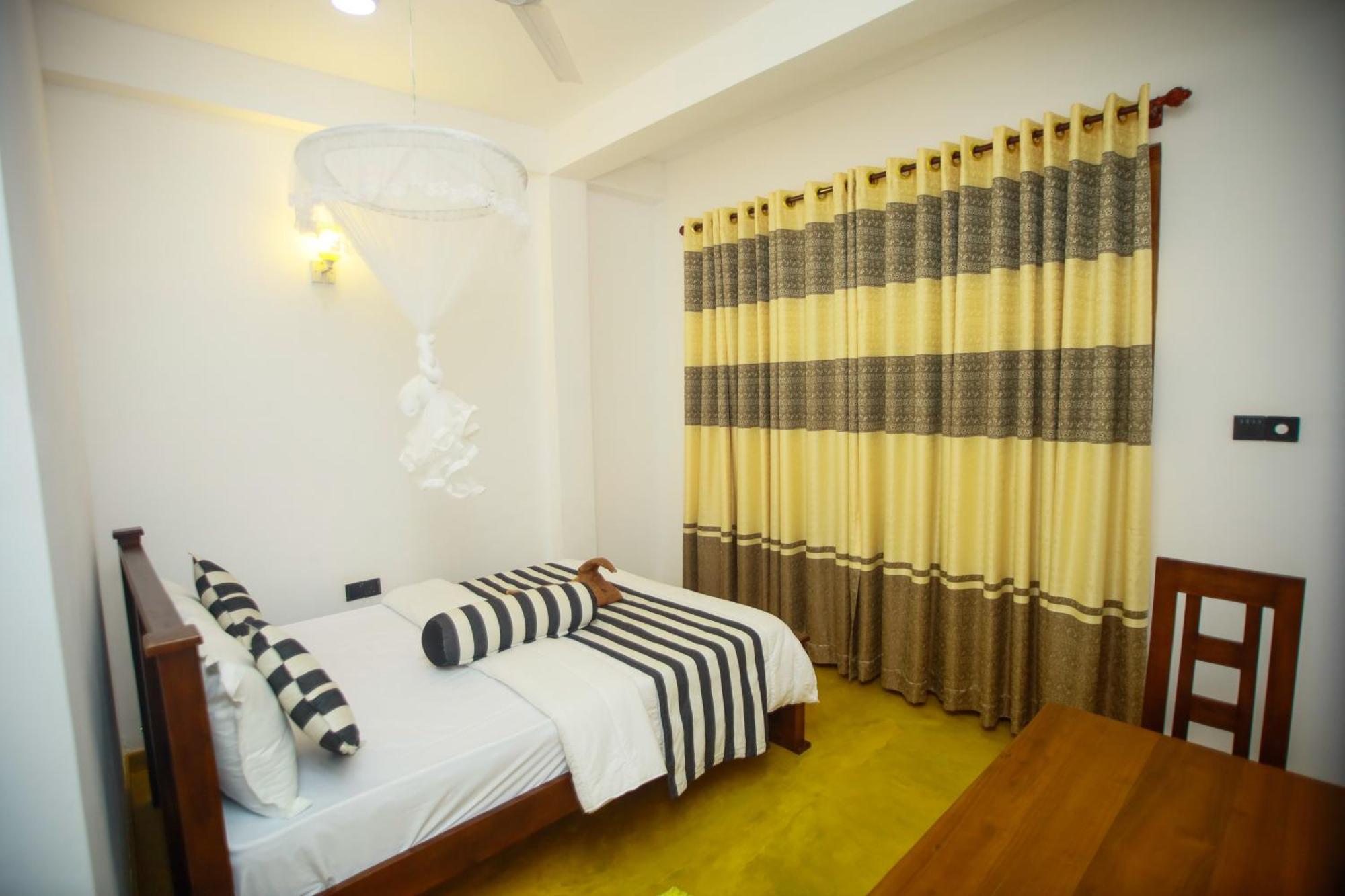 Dinaro Guest Hotel เอลลา ภายนอก รูปภาพ