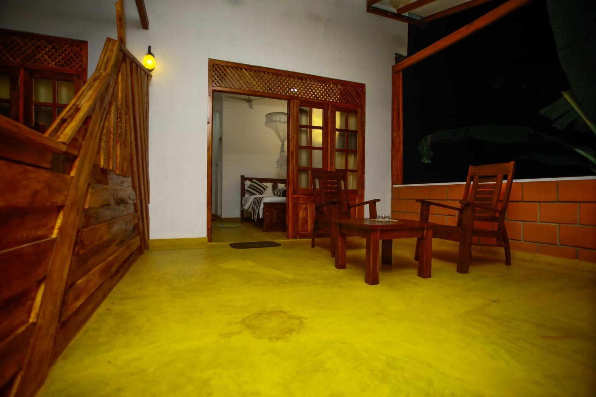 Dinaro Guest Hotel เอลลา ภายนอก รูปภาพ