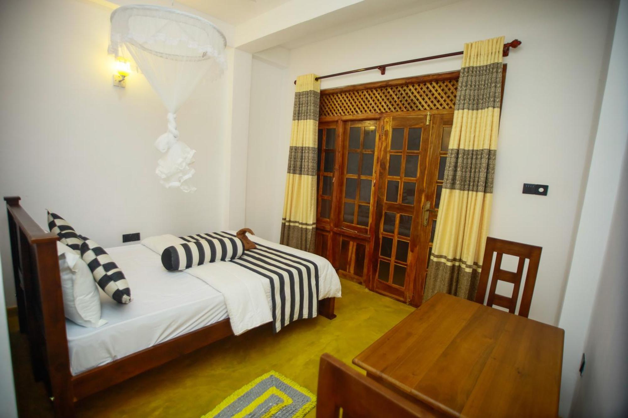 Dinaro Guest Hotel เอลลา ภายนอก รูปภาพ