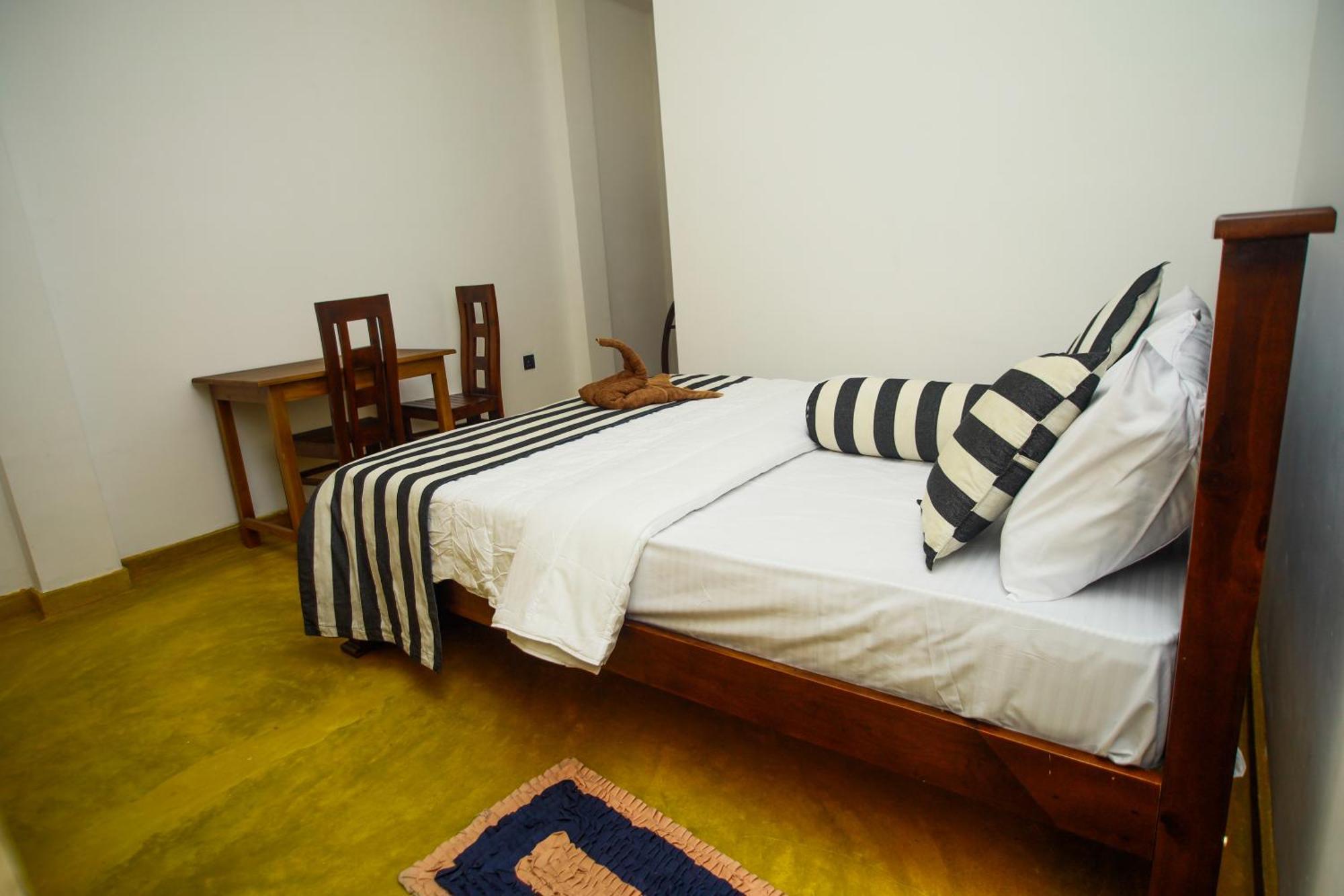 Dinaro Guest Hotel เอลลา ภายนอก รูปภาพ