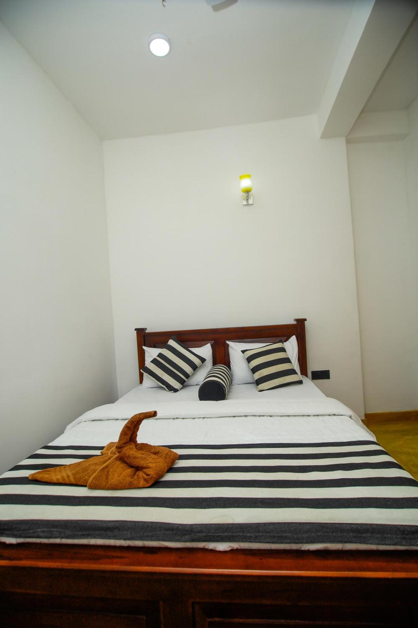 Dinaro Guest Hotel เอลลา ภายนอก รูปภาพ