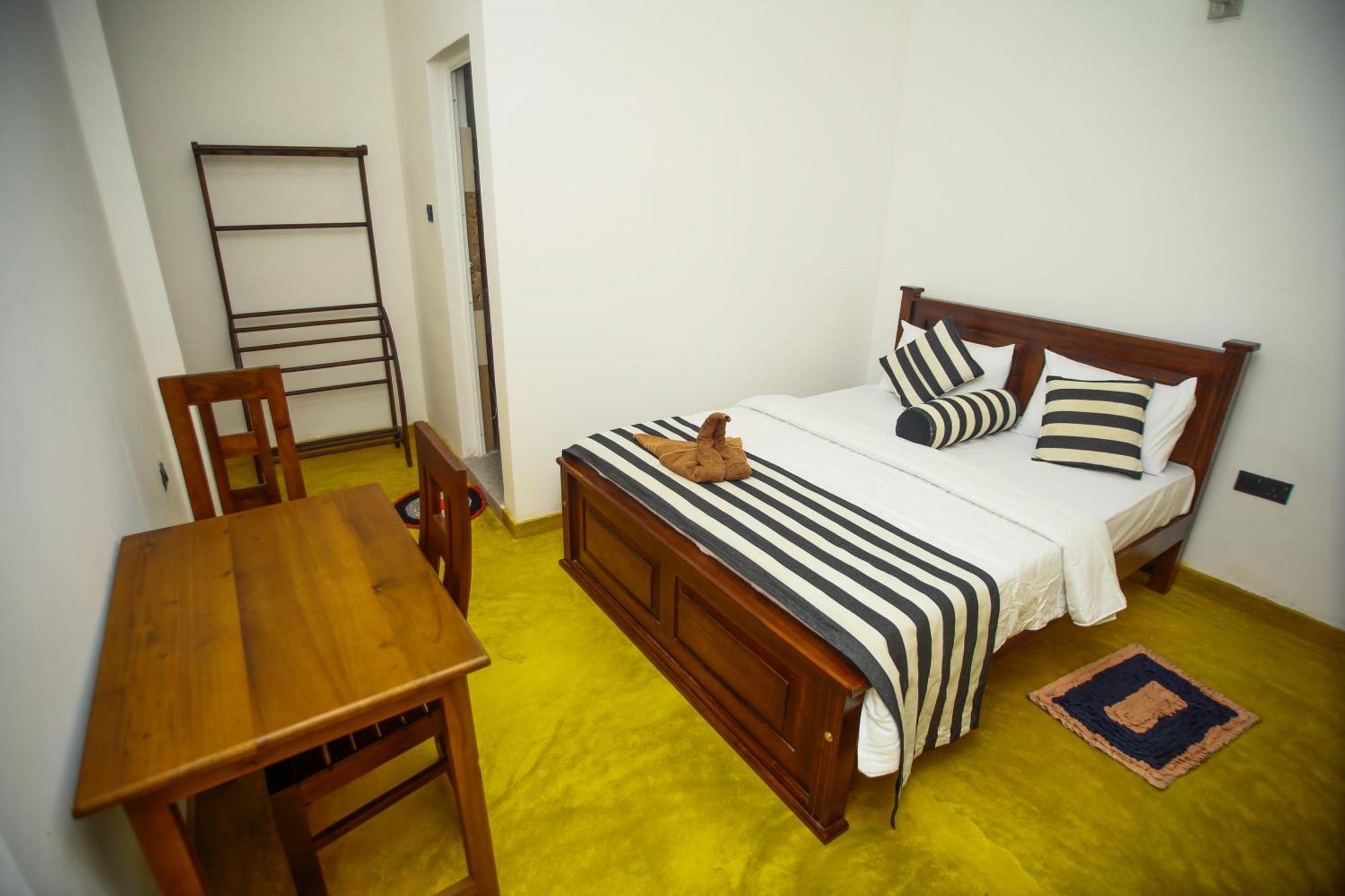 Dinaro Guest Hotel เอลลา ภายนอก รูปภาพ
