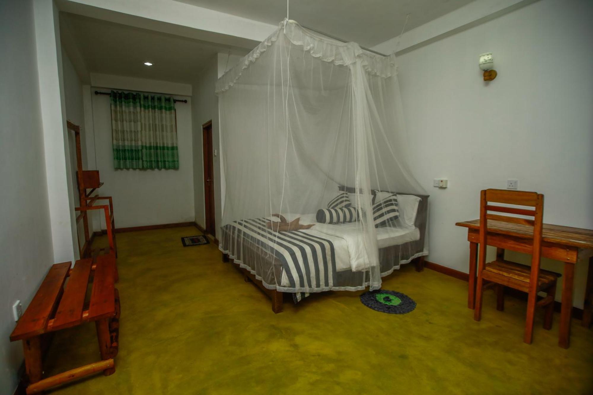 Dinaro Guest Hotel เอลลา ภายนอก รูปภาพ