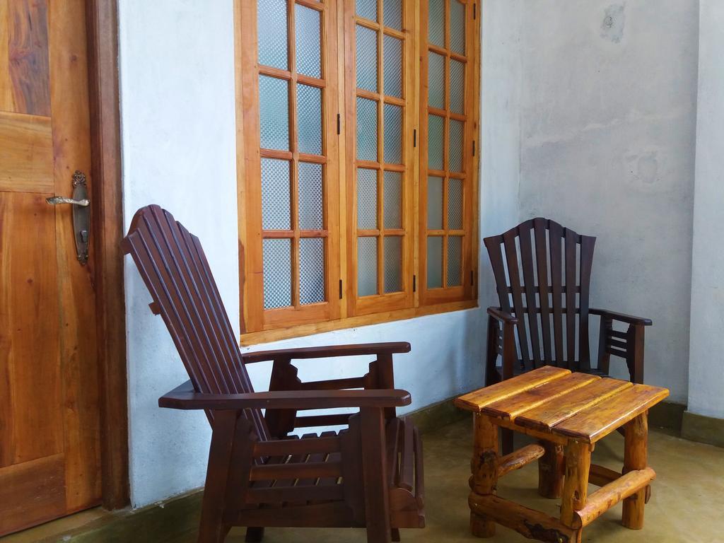 Dinaro Guest Hotel เอลลา ภายนอก รูปภาพ