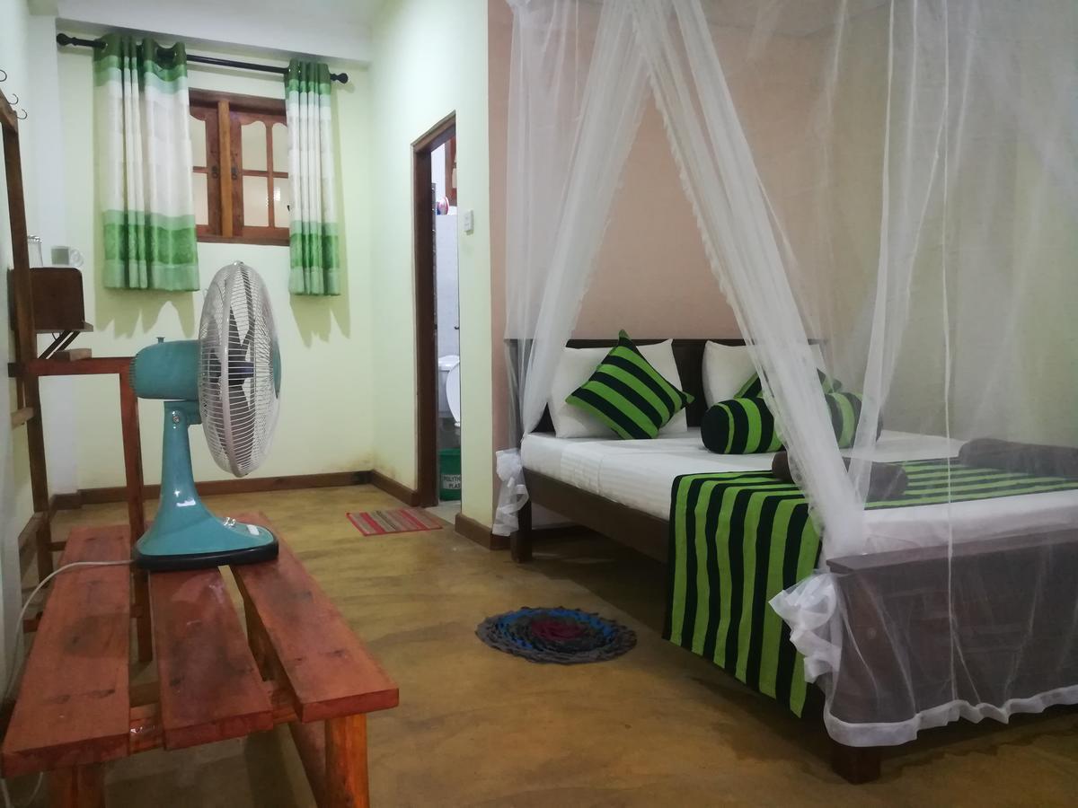 Dinaro Guest Hotel เอลลา ภายนอก รูปภาพ