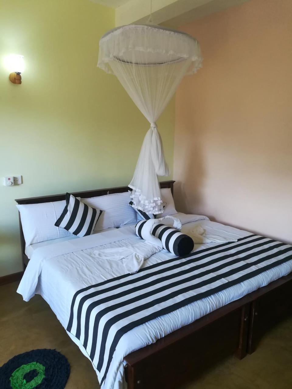 Dinaro Guest Hotel เอลลา ภายนอก รูปภาพ