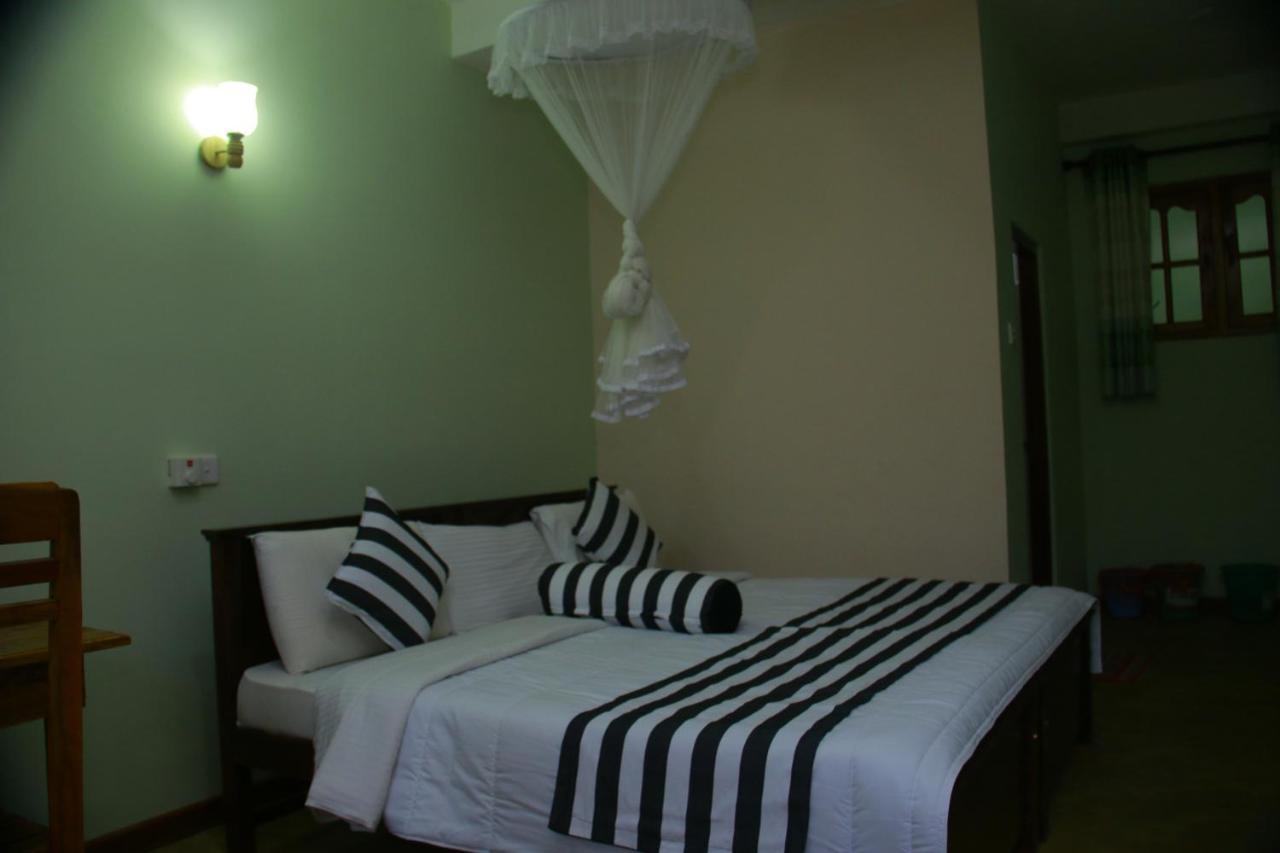 Dinaro Guest Hotel เอลลา ภายนอก รูปภาพ