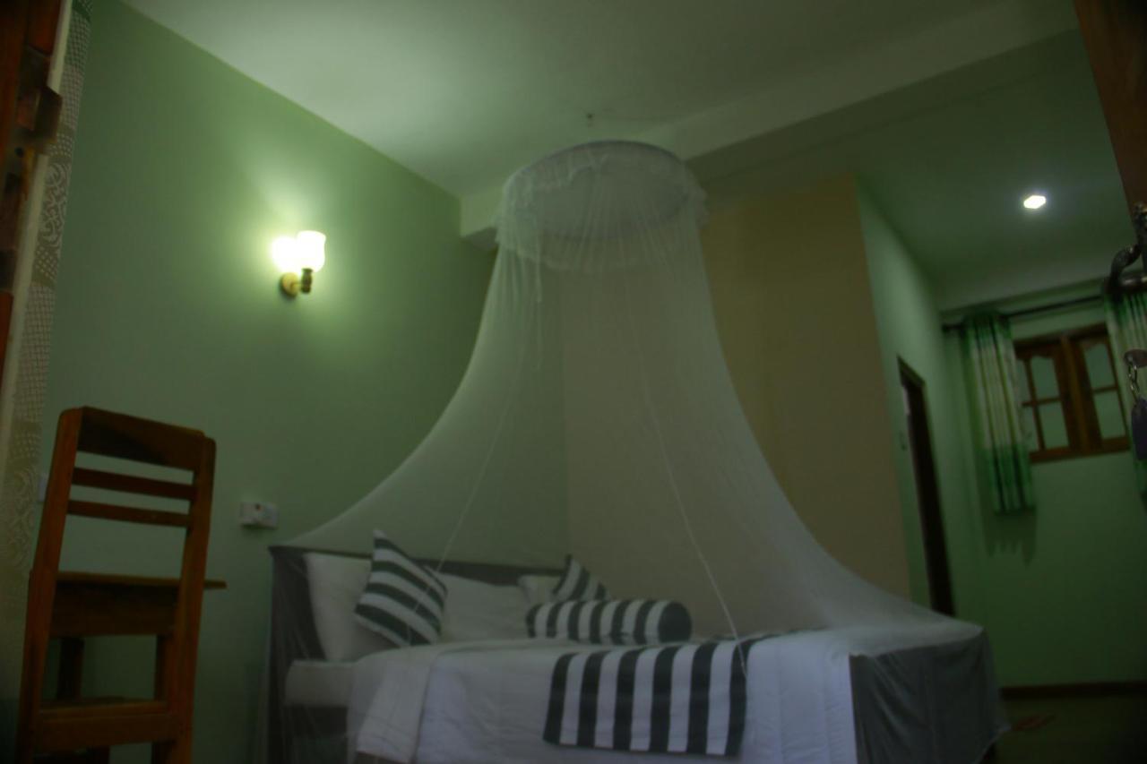 Dinaro Guest Hotel เอลลา ภายนอก รูปภาพ