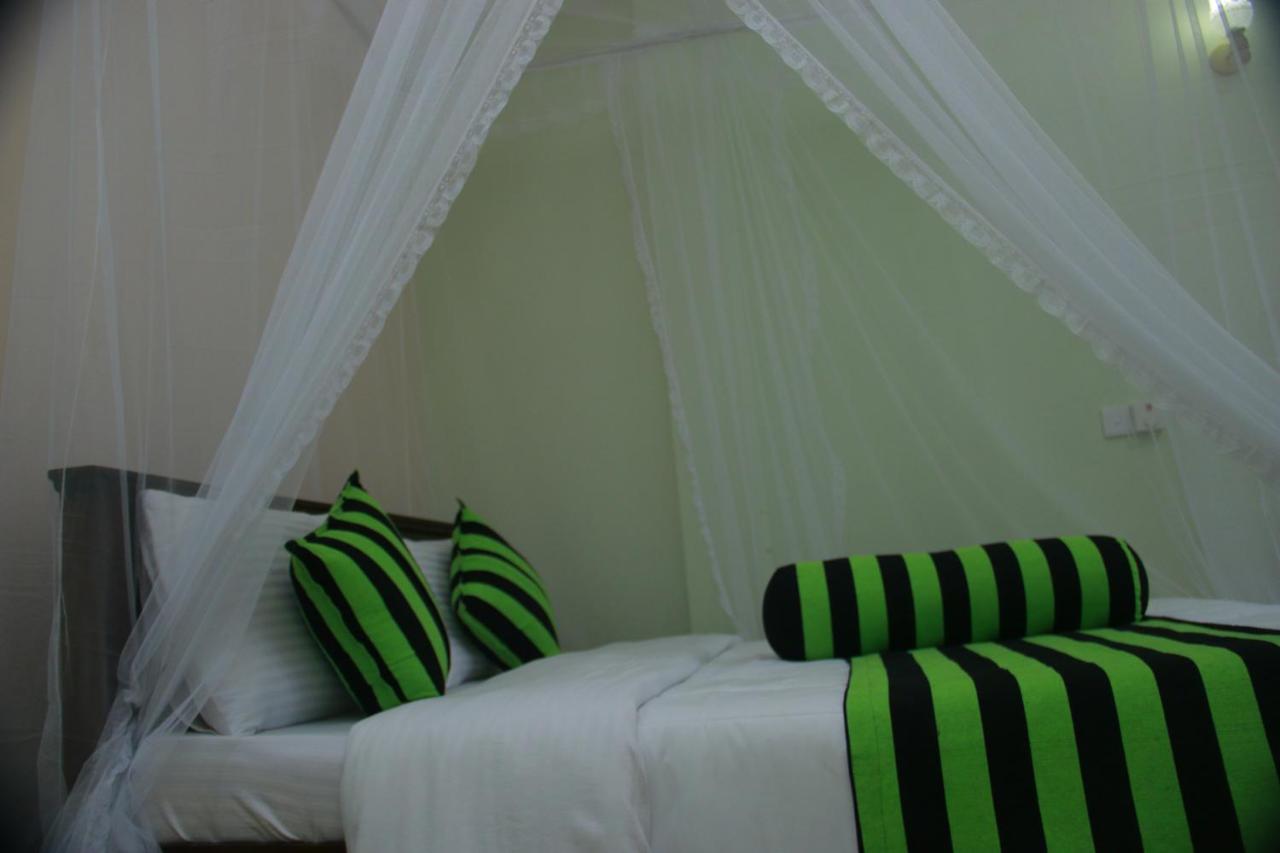 Dinaro Guest Hotel เอลลา ภายนอก รูปภาพ