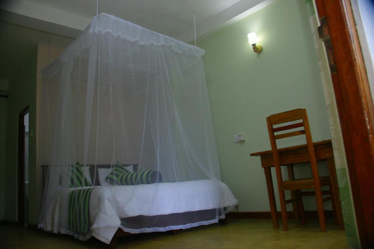 Dinaro Guest Hotel เอลลา ภายนอก รูปภาพ