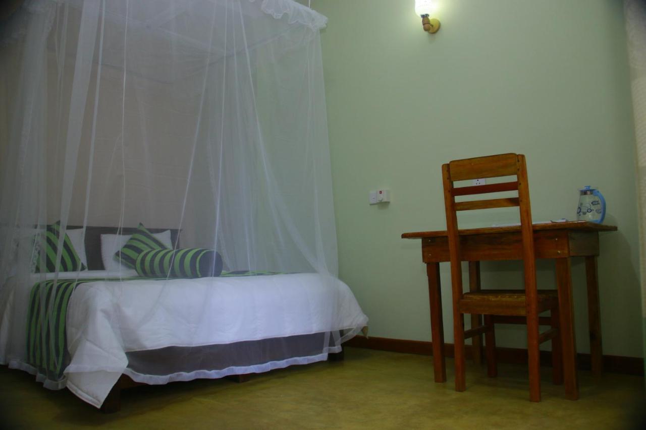 Dinaro Guest Hotel เอลลา ภายนอก รูปภาพ