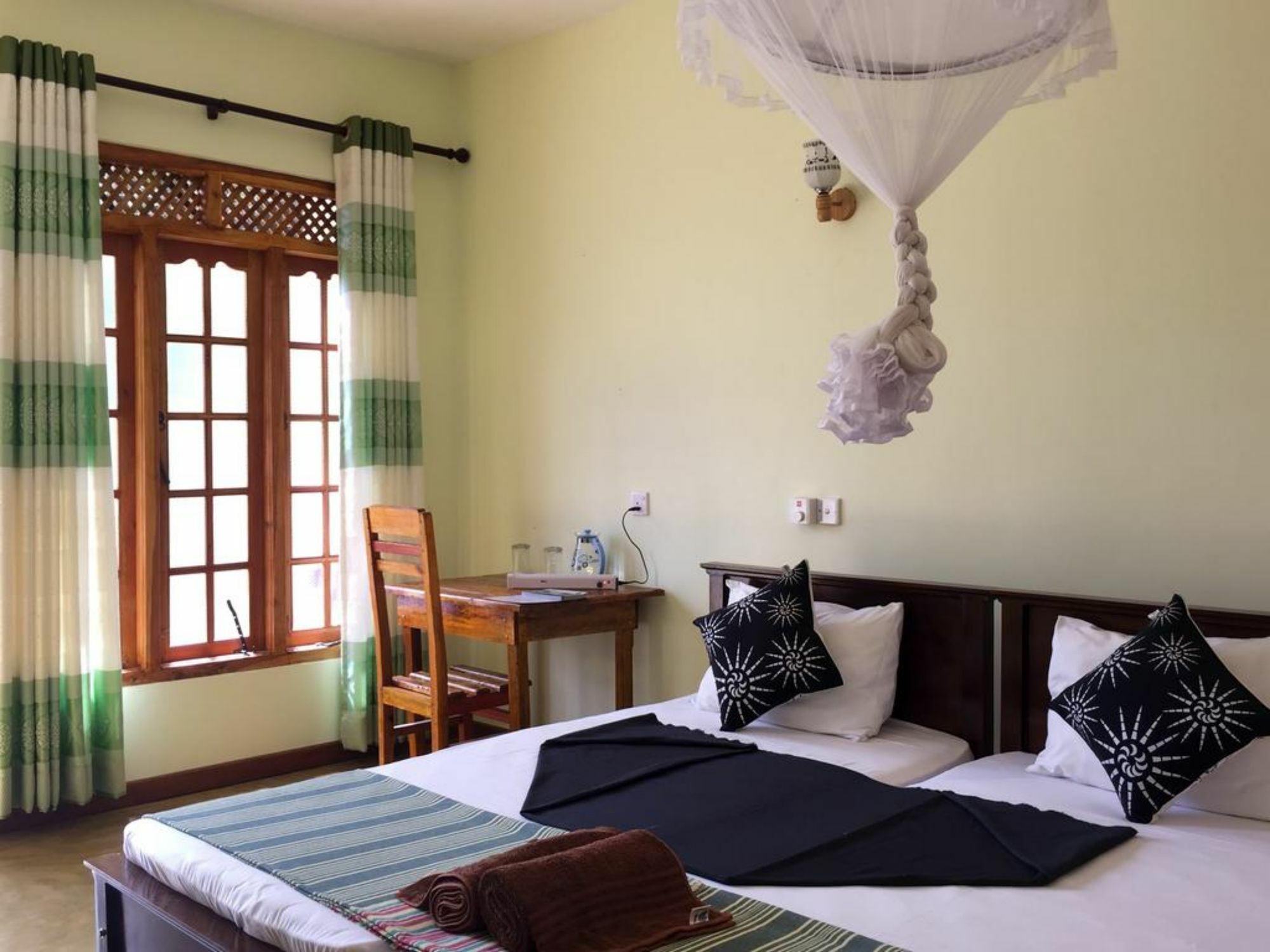 Dinaro Guest Hotel เอลลา ภายนอก รูปภาพ