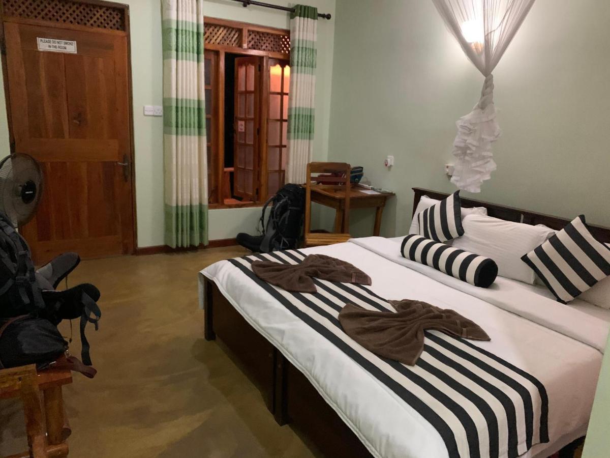 Dinaro Guest Hotel เอลลา ภายนอก รูปภาพ